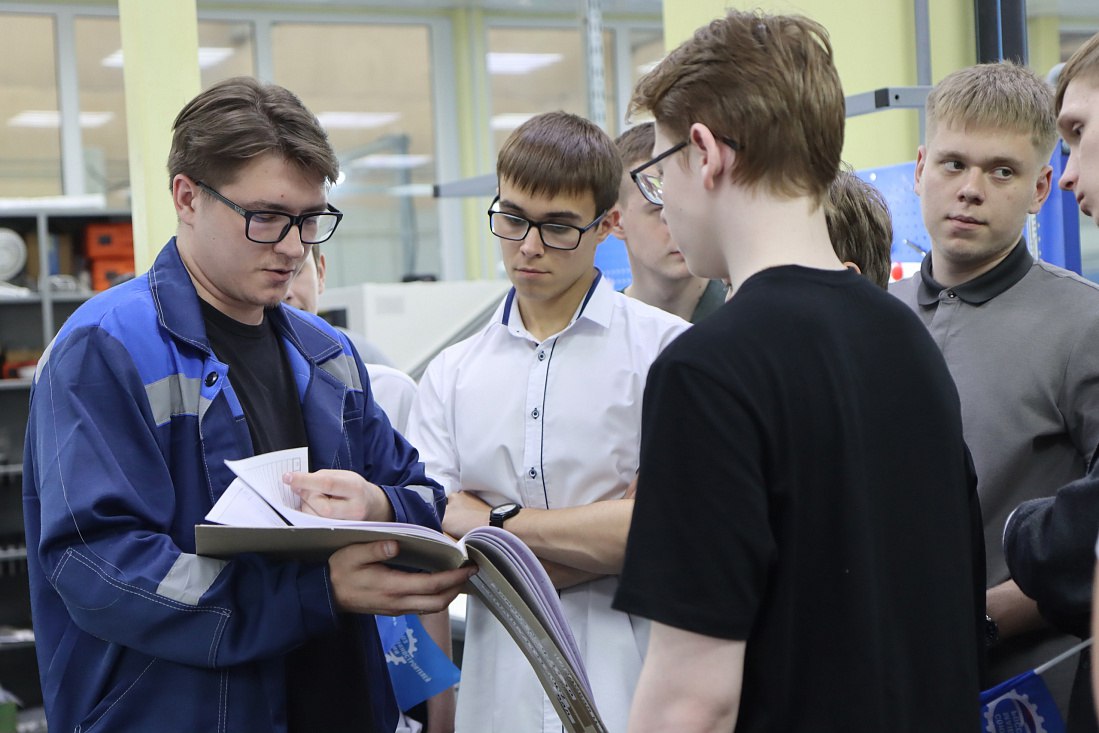 Курские старшеклассники посетили завод «Авиаавтоматика» имени В.В. Тарасова