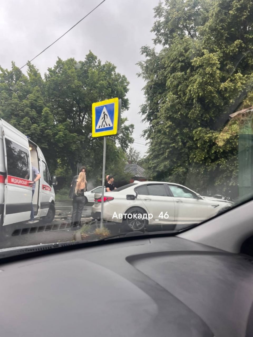 В центре Курска на пересечении Павлуновского и Большевиков столкнулись два автомобиля