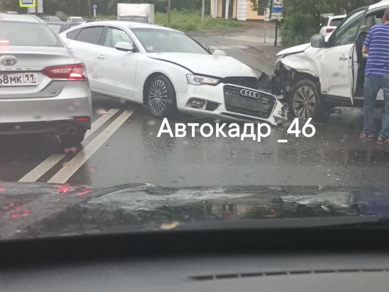 В Курске в столкновении автомобилей на улице Красный Октябрь пострадал водитель Kia