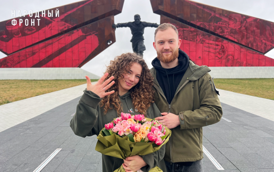 В Курске волонтёр из Крыма сделал предложение во время гуманитарной миссии В Курске волонтёр из Крыма сделал предложение во время гуманитарной миссии