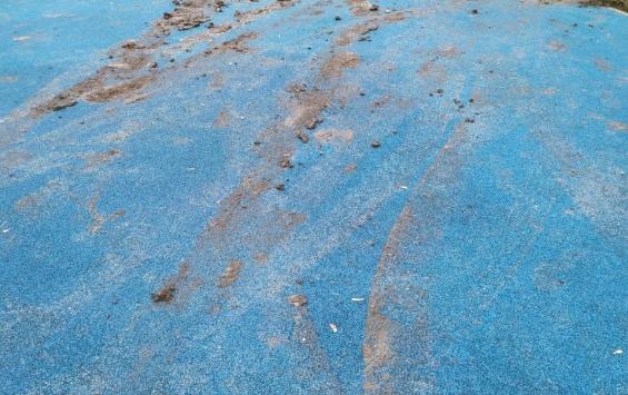 В Курске на новой площадке на Серегина проехались на автомобиле и вызвали гнев главы КГС В Курске на новой площадке на Серегина проехались на автомобиле и вызвали гнев главы КГС