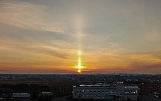 Над Курском вечером наблюдали редкое световое явление «солнечный столб» Над Курском вечером наблюдали редкое световое явление «солнечный столб»
