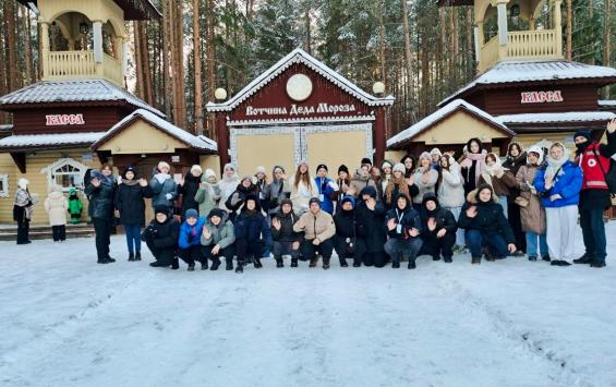 Курские дети отправились в новогоднее путешествие к Деду Морозу Курские дети отправились в новогоднее путешествие к Деду Морозу