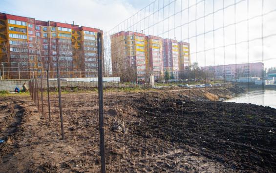 В Курске сквер на улице Студенческой временно огородили из-за продолжающегося благоустройства В Курске сквер на улице Студенческой временно огородили из-за продолжающегося благоустройства