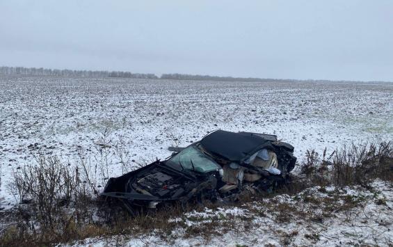 В Железногорском районе Курской области автобус столкнулся с легковушкой на трассе