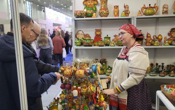 Курские умельцы показали свои изделия на ярмарке народного искусства в Москве