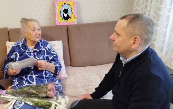 В Курске 100-летний юбилей отметила ветеран труда Елена Казакова