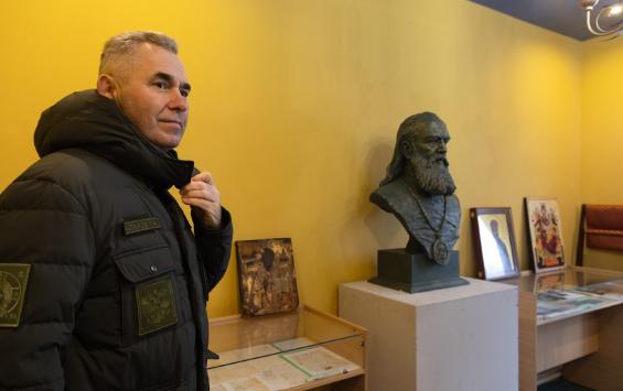 Павел Астахов передал в Фатеж бюст святителя Луки и привез реставраторов