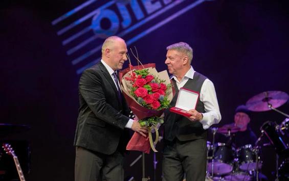 В Курской филармонии отметили юбилей музыканта Олега Овчаренко