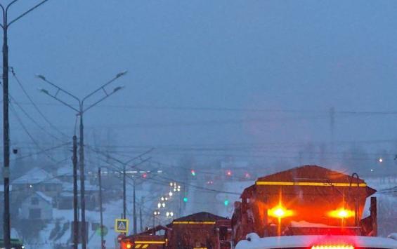 В Курске усилили уборку снега и обработку дорог