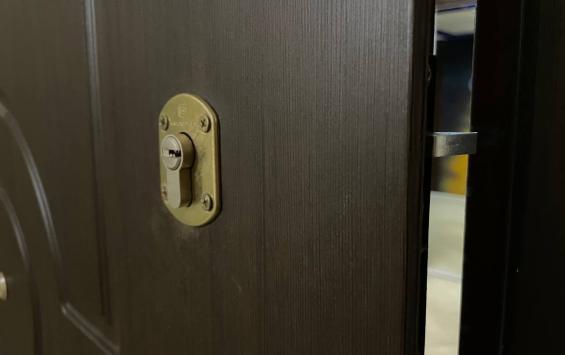 Курянин получил два года колонии за поджог входной двери Курянин получил два года колонии за поджог входной двери