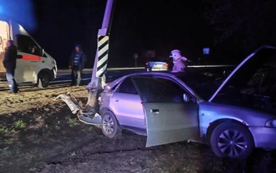 В Курской области 27 апреля иномарка врезалась в опору ЛЭП