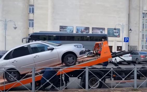 В Курске с начала года за неправильную парковку эвакуировали 163 автомобиля