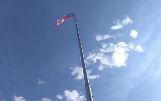 В Курской области из-за атаки ВСУ загорелась крыша хозпостройки