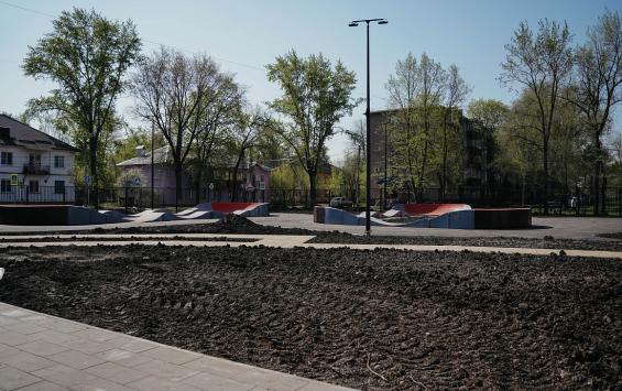 В Курске завершают благоустройство парка у областного Дворца молодёжи