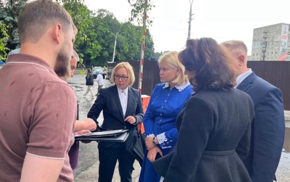 В Курске на площади Героев Курской битвы обустроят сухой фонтан и Аллею Героев В Курске на площади Героев Курской битвы обустроят сухой фонтан и Аллею Героев