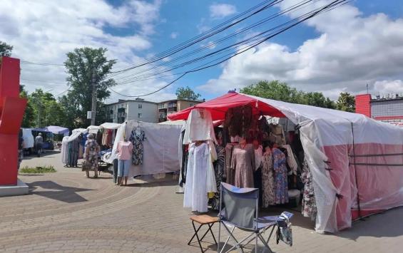 В Курске пресекли незаконную торговлю у кинотеатра «Родина» В Курске пресекли незаконную торговлю у кинотеатра «Родина»