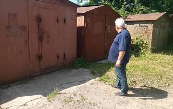 В Курске снесут ещё 18 гаражей В Курске снесут ещё 18 гаражей